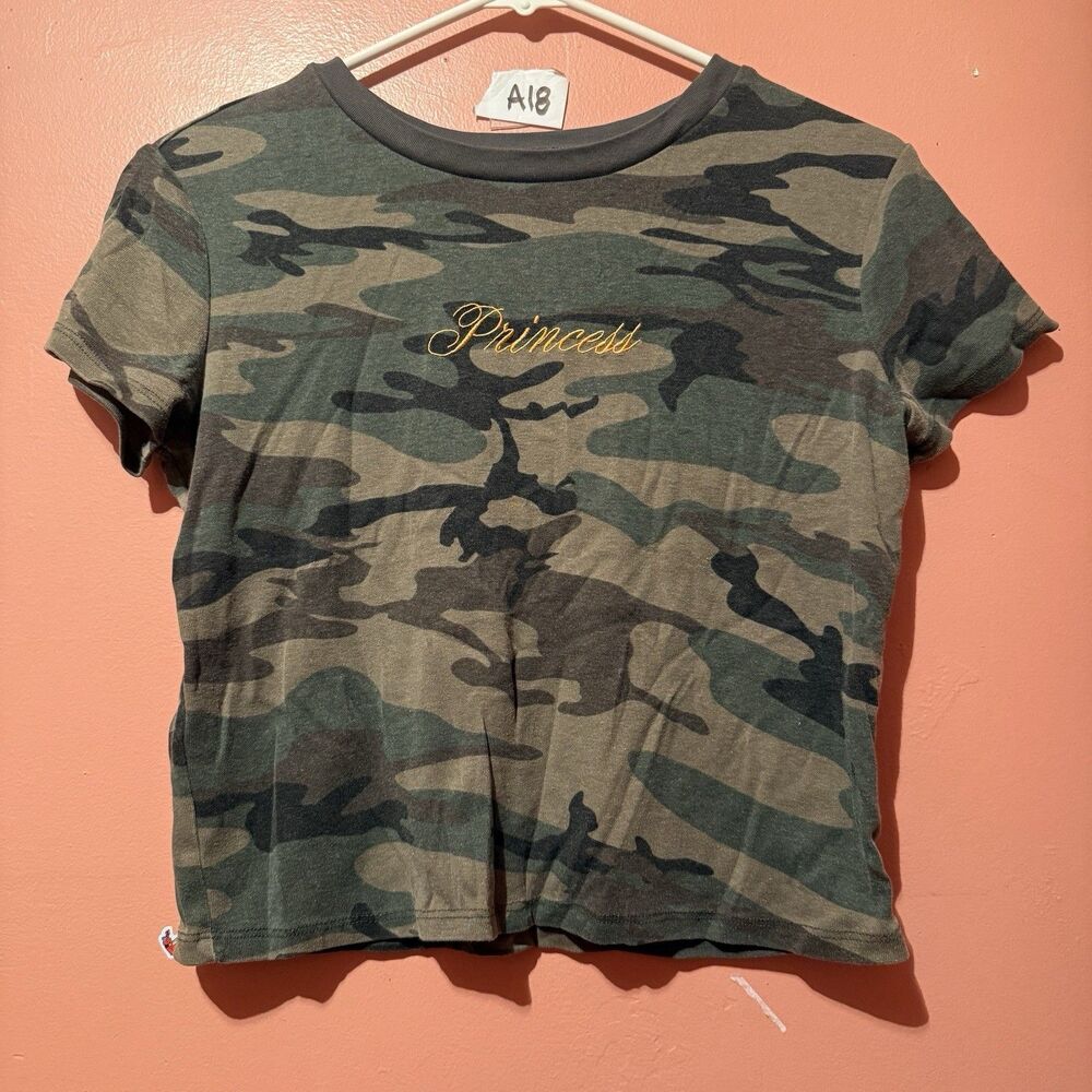Zoe & Liv Womens Crop Top M Medium Green Camo Princess Short Sleeve Shirt